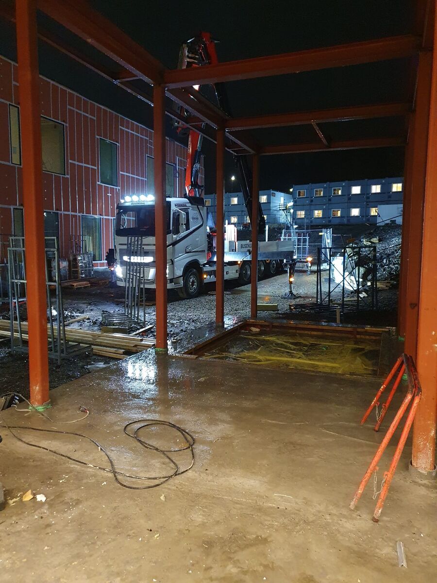 Bezpieczny transport kontenerów socjalnych